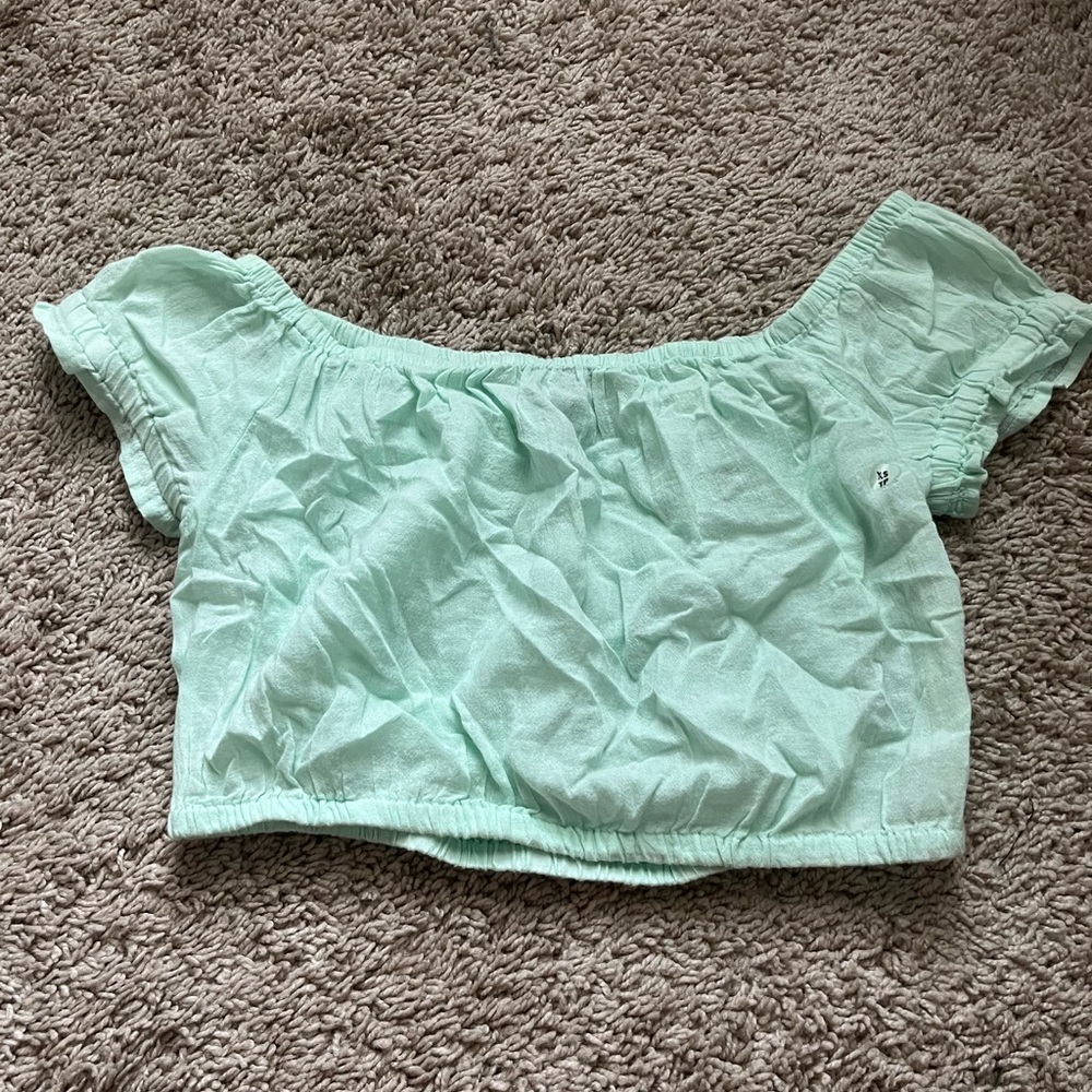OFF SHOULDER CROP TOP